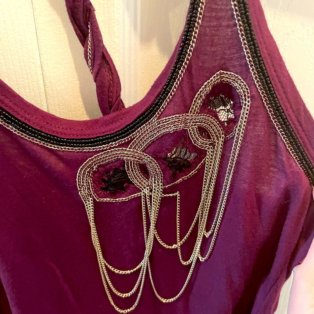 ⭐️3/$50 NWT $74 XS Guess Tank w Chain and Lace detailing